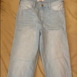 Light denim capri jeans with zipper